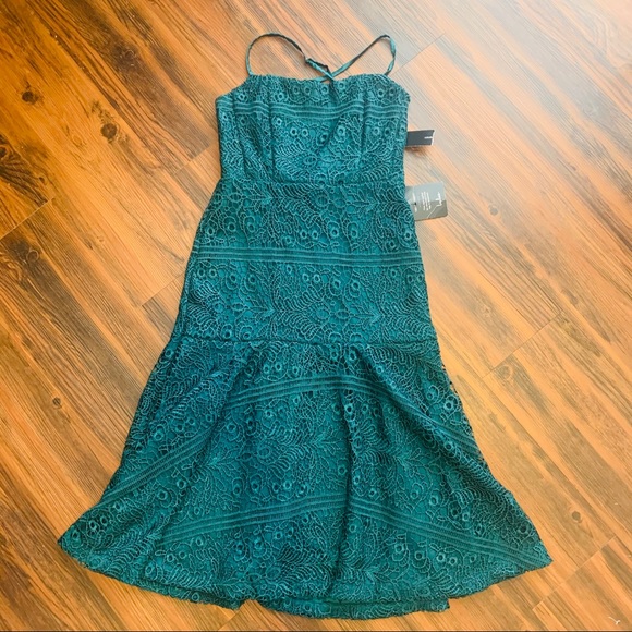 Lulus Dresses & Skirts - Lulu’s emerald green mermaid lace evening dress